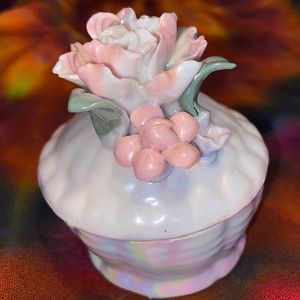 IRIDESCENT GLASS JAR WITH FLOWERED LID 2”